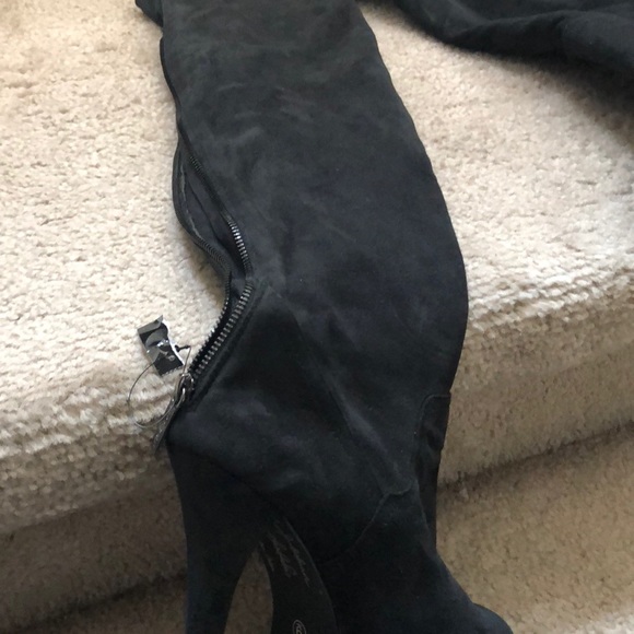 Kardashian Kollection boots - Picture 4 of 4